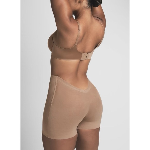 SKIMS Other - Skims Barely‎ There Low Back Short Size 3x NWT Beige